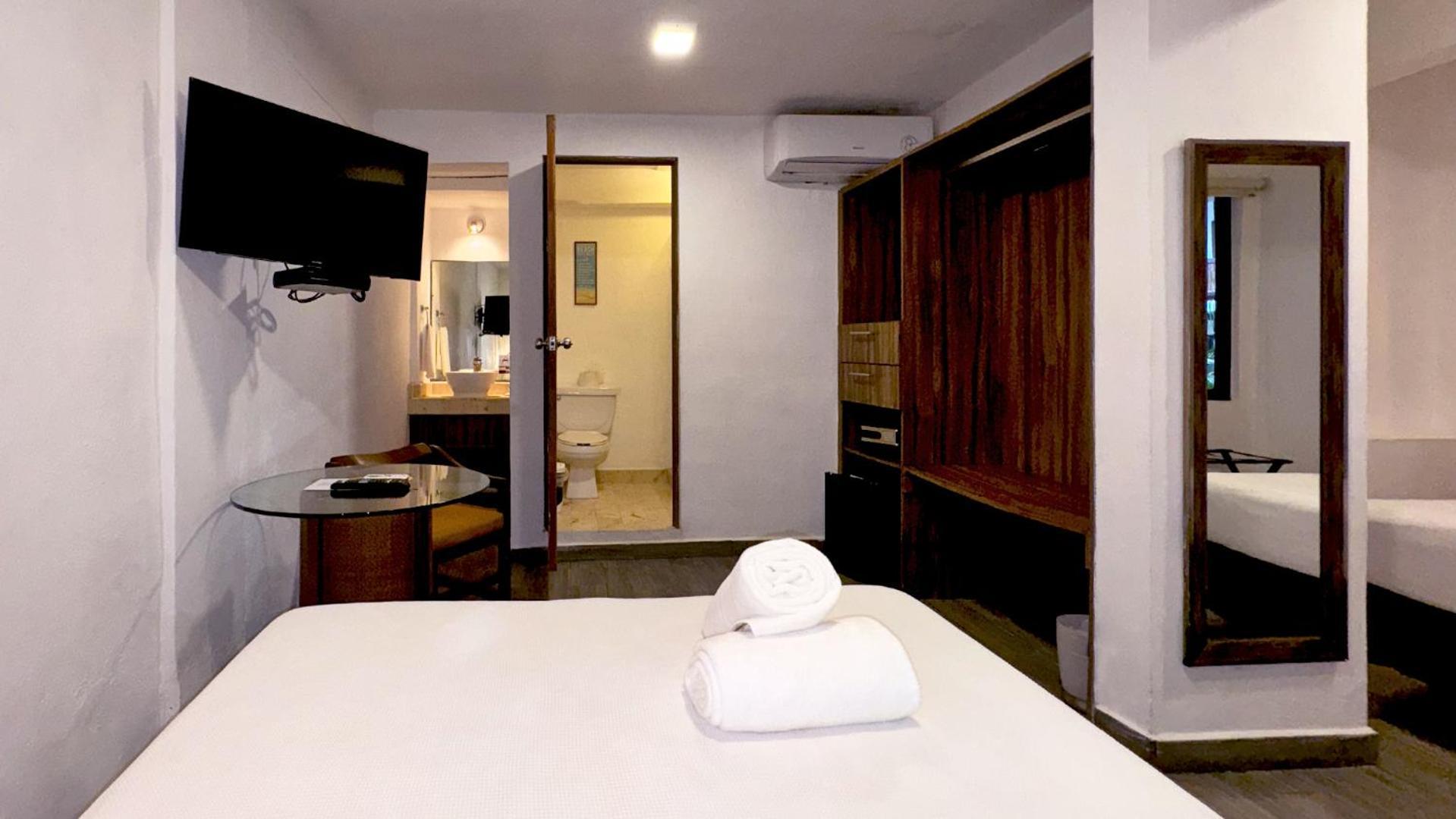 Siesta Fiesta Hotel Adults Only - 5Th Avenue بلايا ديل كارمن الغرفة الصورة